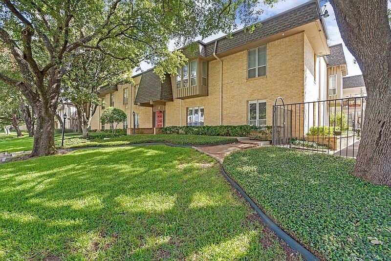 1st image of 4320 Bellaire Dr S APT 217