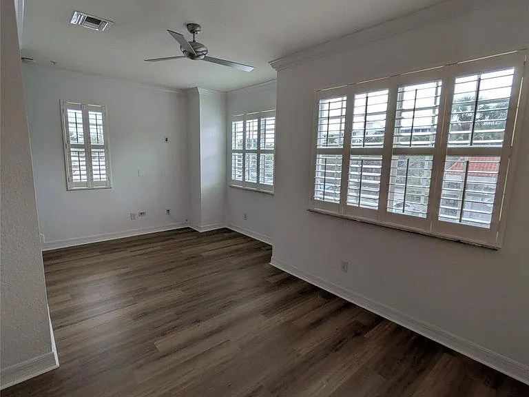 290 NE 5th Ave — Photo 8