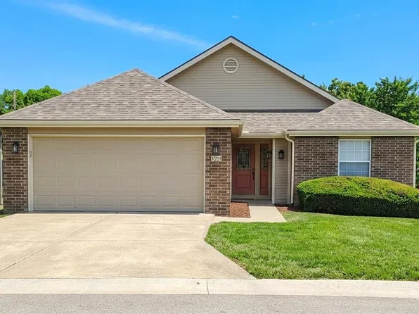 1021 SW 8th St, Lees Summit, MO 64081