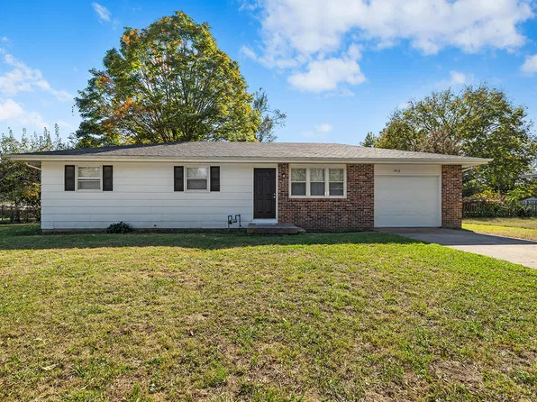 1412 E Rosewood Street, Republic, MO 65738