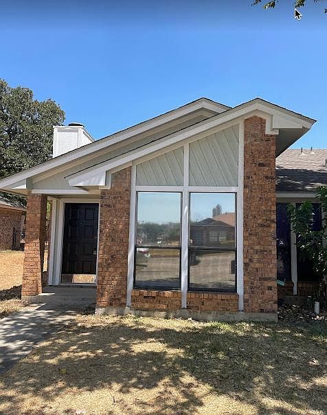1st image of 106 Oakwood Ln