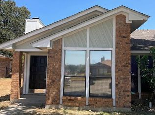 106 Oakwood Ln, Kennedale, TX 76060