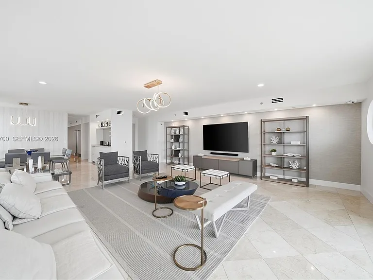 5801 Collins Ave #700 — Photo 3