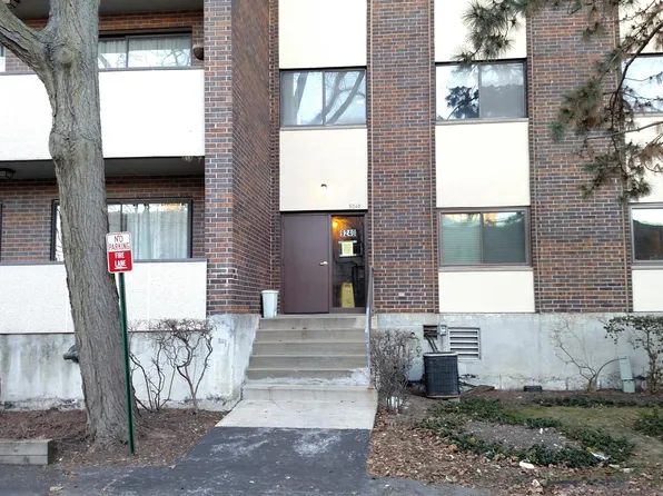 9240 Gross Point Rd APT 309A, Skokie, IL 60077