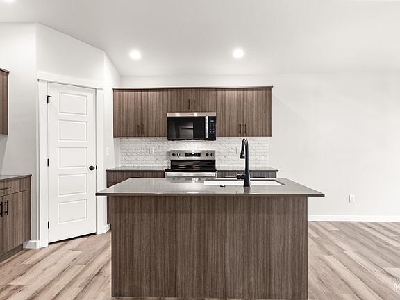 3rd image of 2117 S Border Way