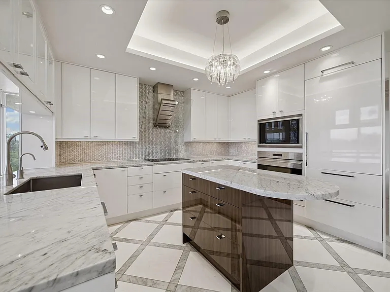 121 N Post Oak Ln #706 — Photo 11