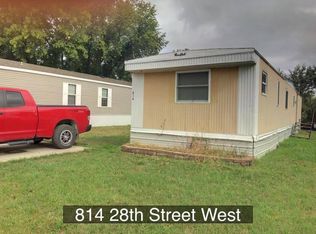 814 28th St W, Williston, ND 58801