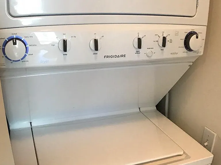 Washer/Dryer Included