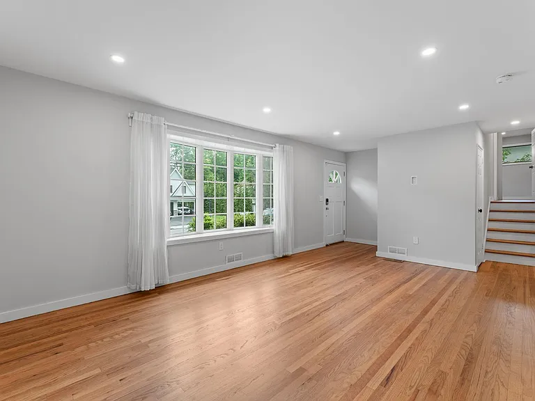 8 Brook Way — Photo 19