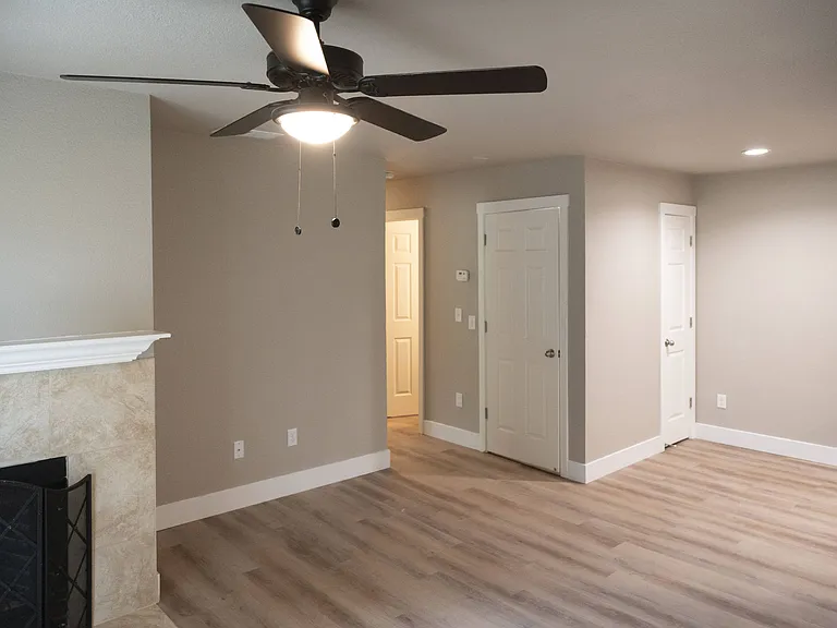 Sierra Oaks — Photo 38