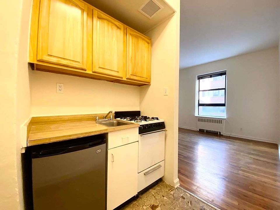 2nd image of 317 W 74th St APT 5C