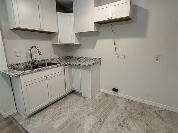 3rd image of 12154 Americus Ln