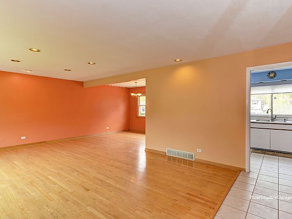 4th image of 1047 Peachtree Ln