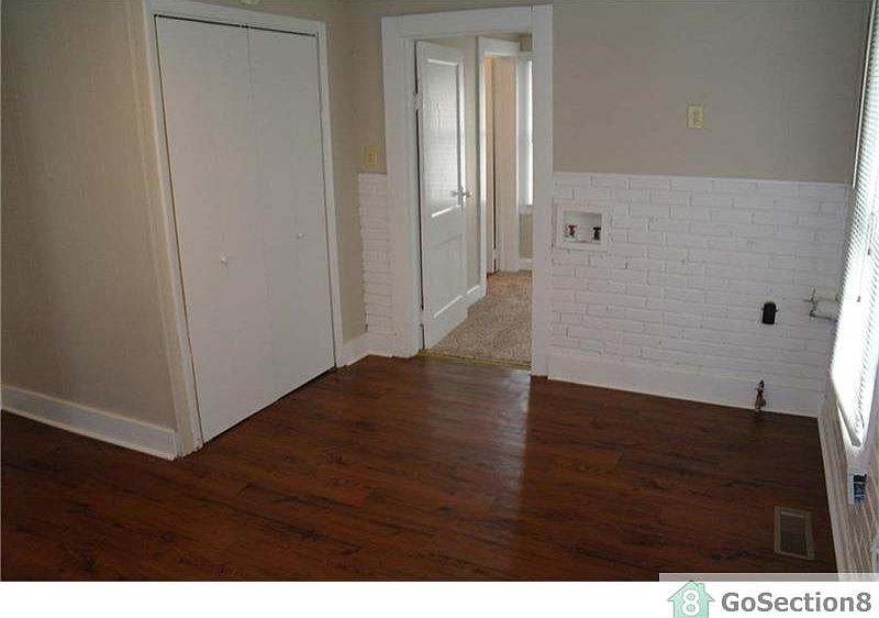 2nd image of 1526 Nelson Ave