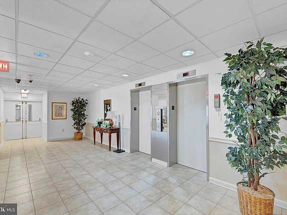 4th image of 860 Lower Ferry Rd APT 6M