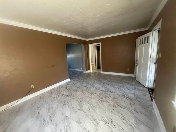 5th image of 2102 Laramie St