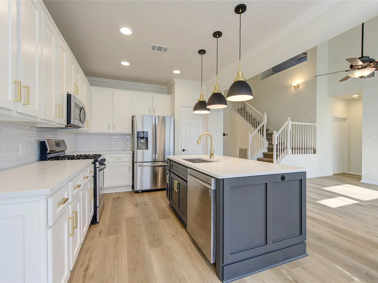 4 bed, 2.5 bath, 2637 sqft, $3,500 — Photo 4