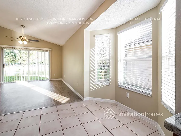9413 Southern Garden Cir — Photo 10