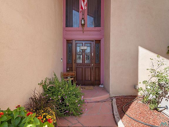 4th image of 6921 Vivian Dr NE