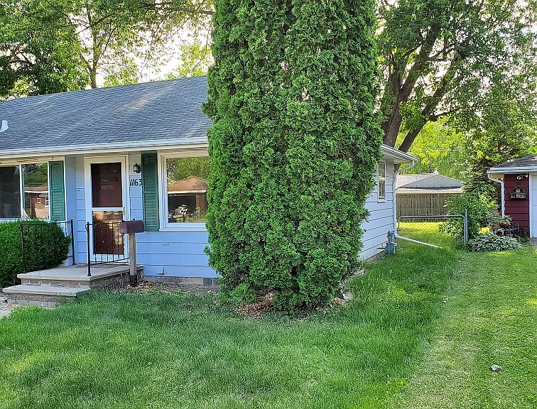 1163 Higgins Ave — Photo 3