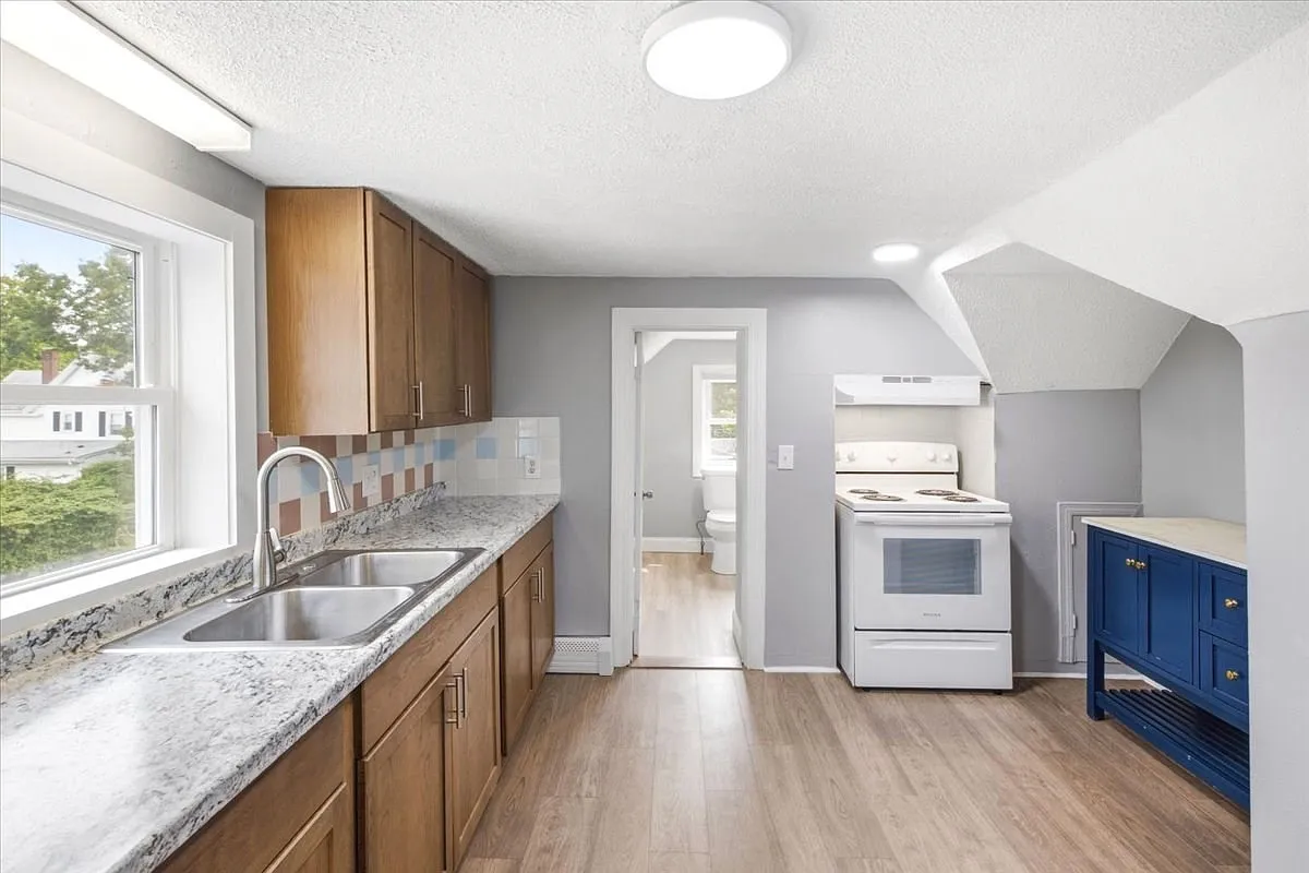 2 bed, 1.0 bath, 853 sqft, $2,800 — Photo 1