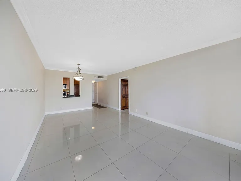 2450 NE 135th St #1006 — Photo 4