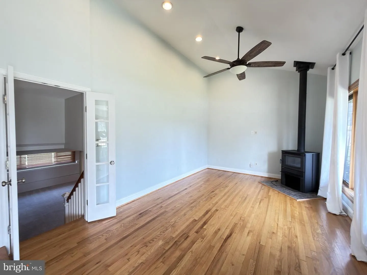 Welcome to this charming 3bd 3bth split-level home in the desirable Orchard Hills neighborhood — Photo 2