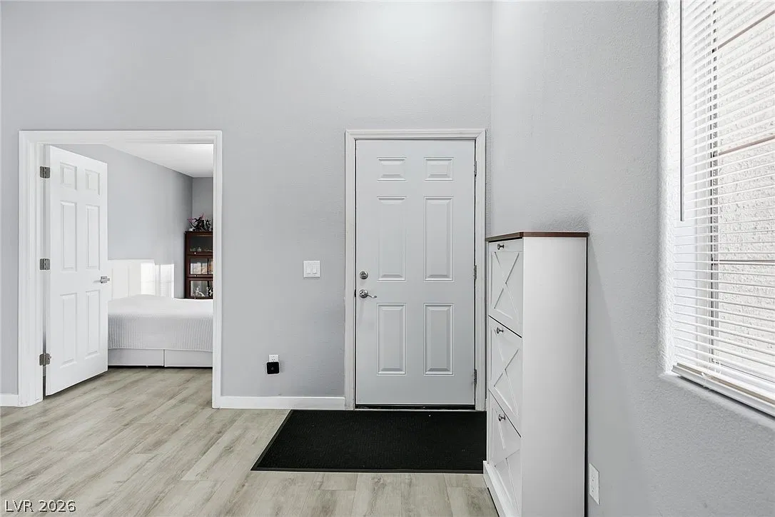 3 bed, 2.0 bath, 1432 sqft, $2,950 — Photo 3