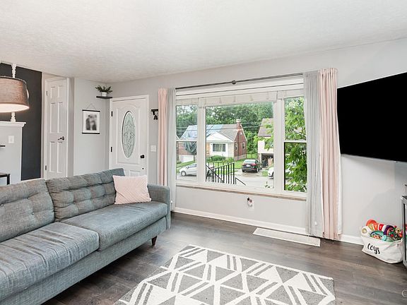 4th image of 3650 Edgebrook Dr