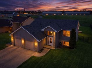 818 Cologne Ln, Waverly, MN 55390