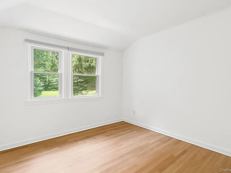 115 W Cove Rd — Photo 12