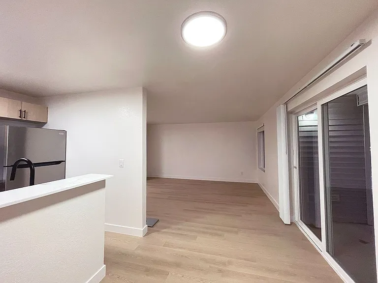 Wellington Place Apartments — Photo 12