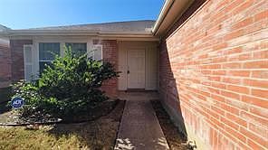 2nd image of 5727 Hunters Bend Ln
