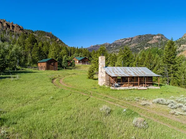 2326 Southfork Rd, Cody, WY 82414