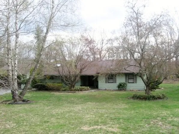 88 Riverside Rd, Sandy Hook, CT 06482