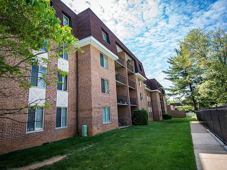 Oakton Park Apartments Building Exterior 37
