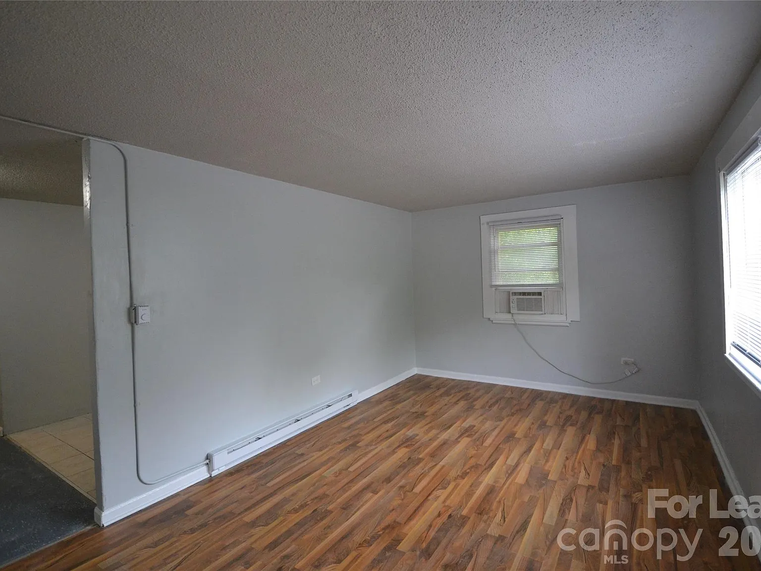 1 bed, 1.0 bath, 650 sqft, $875 — Photo 3