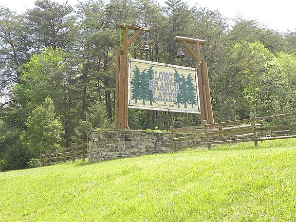 4th image of Holly Ln