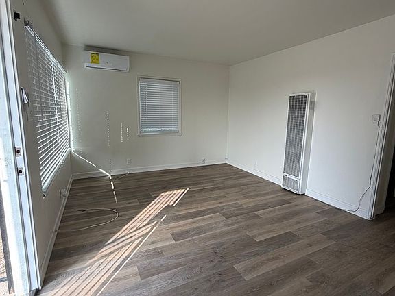 4th image of 1516 W Beverly Ter #1516