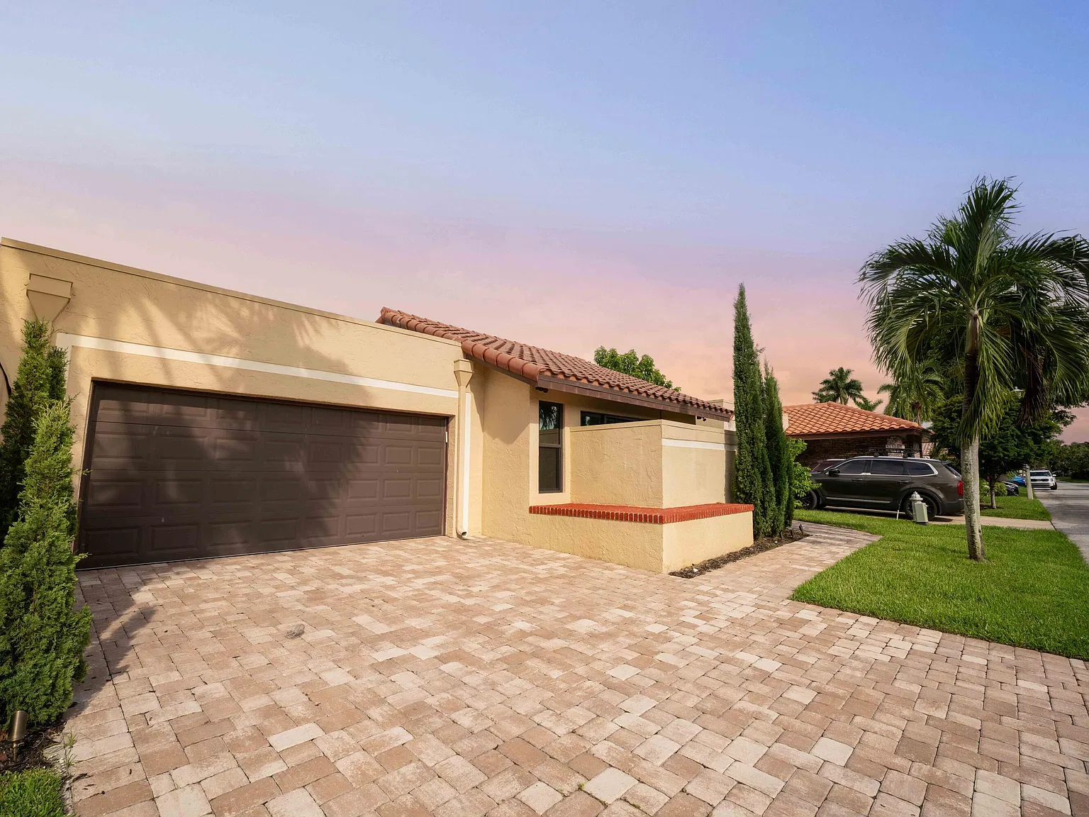 3 bed, 2.0 bath, 1935 sqft, $6,250 — Photo 2