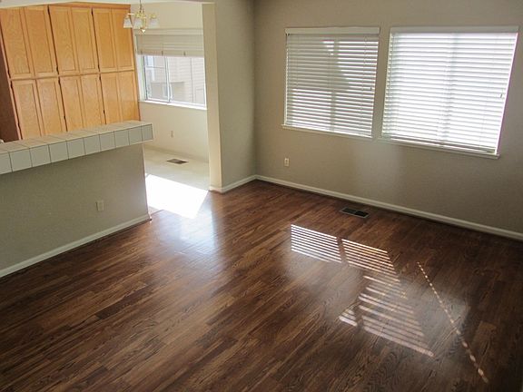 4th image of 518 Mill River Ln