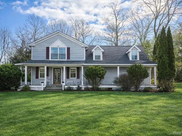 25980 Lyman Ln, New Hudson, MI 48165