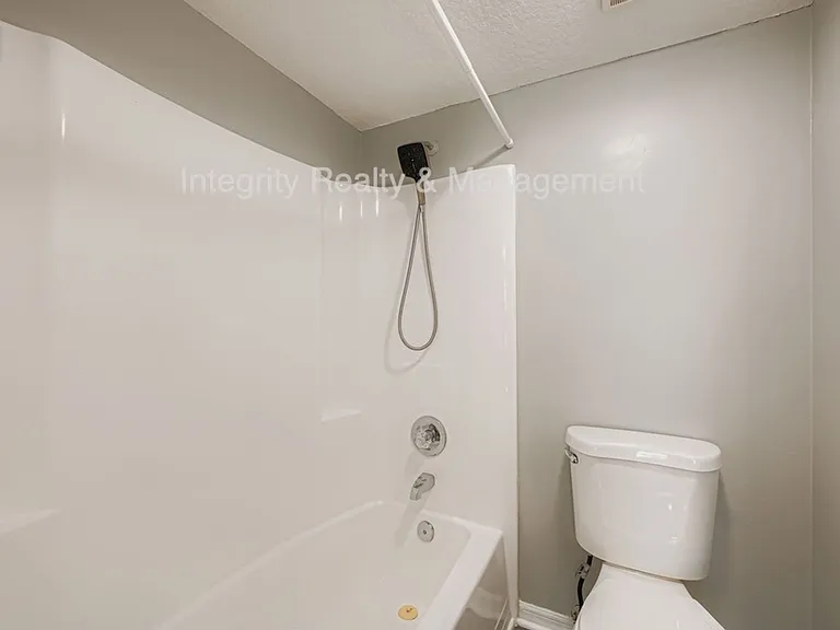 Parkridge Apartments — Photo 17