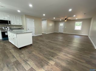 212 4th St NW, Arab, AL 35016