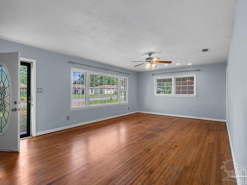1st image of 721 Gentian Dr