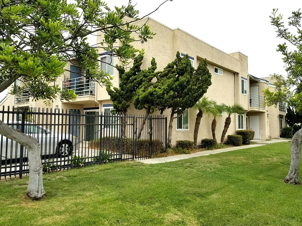 1st image of 2287 Dunlop St
