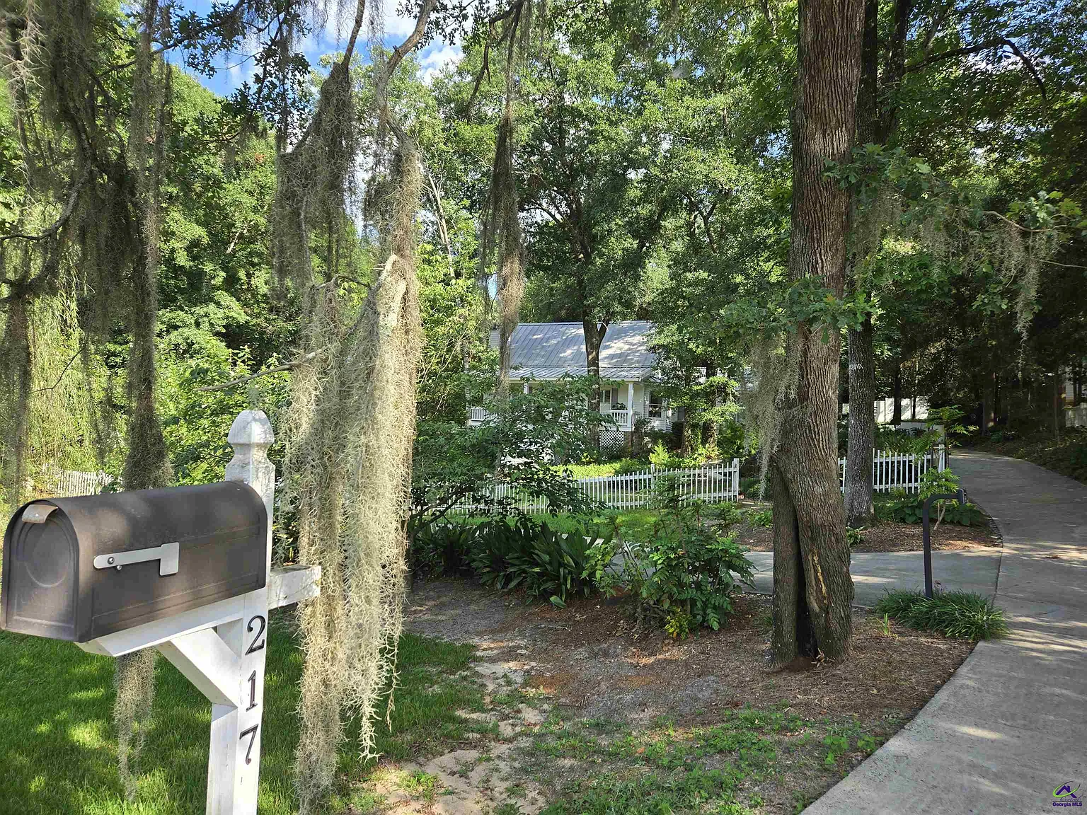 4 bed, 2.5 bath, 1750 sqft, $2,700 — Photo 3