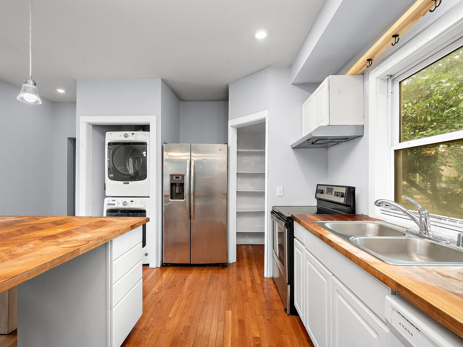 6 bed, 2500 sqft, $3,450 — Photo 3