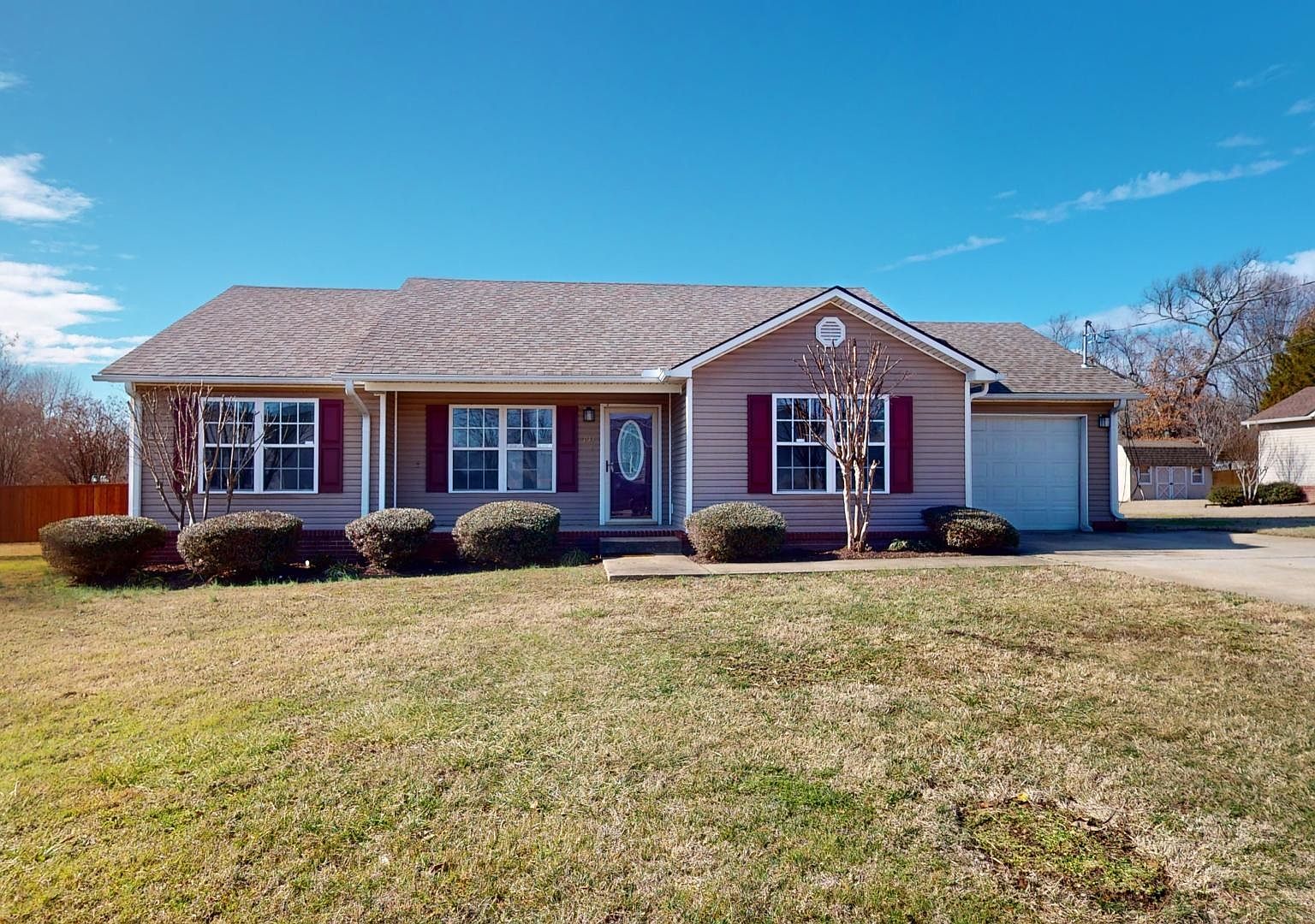 1043 Sir Lionel St, Dyersburg, TN 38024 Zillow