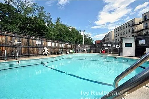 2 bed, 1.0 bath, 718 sqft, $2,700 — Photo 4